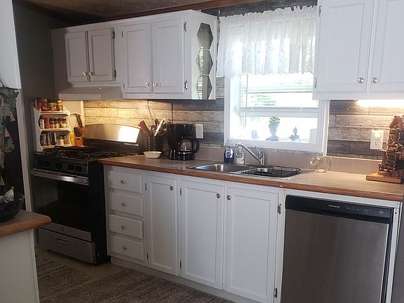 2nd image of 951 Barberry St