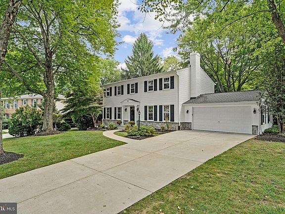 3rd image of 1923 Saybrook Ct