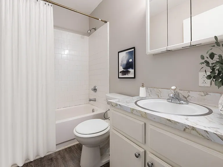 Signal Hill Apartments and Towhomes — Photo 14