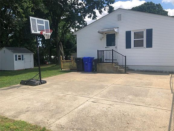 4th image of 21 Greenville Ave