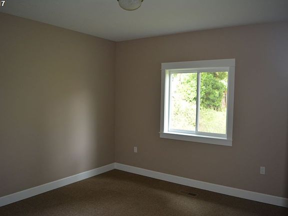 5th image of 1930 SE 174th Ave