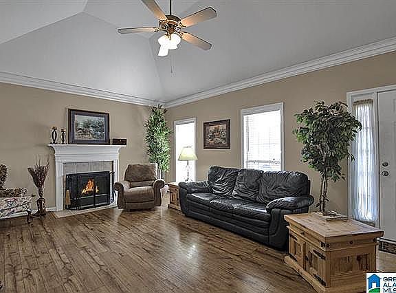 3rd image of 5855 Marchester Cir