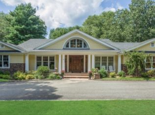 4 Bridle Path Ct, Glen Head, NY 11545
