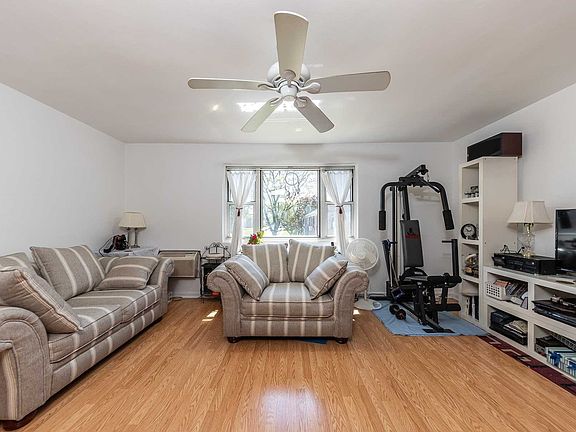 3rd image of 994 Fenwood Dr APT 3