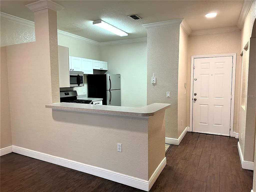 2 bed, 1.0 bath, 890 sqft, $1,495 — Photo 3