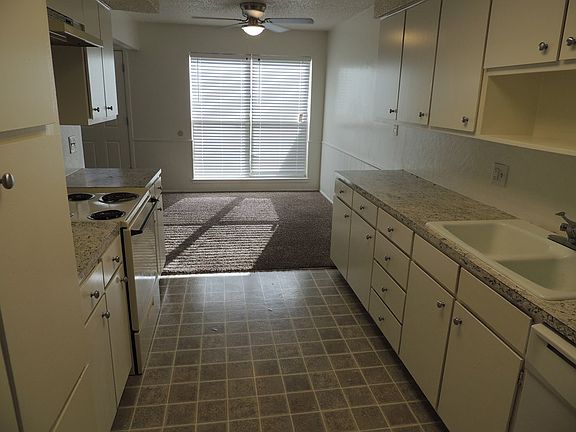 4th image of 4032 Lakeside Dr