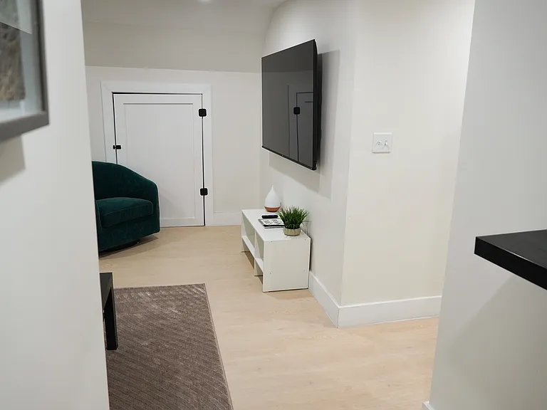 466 Avon Ave #3 — Photo 8