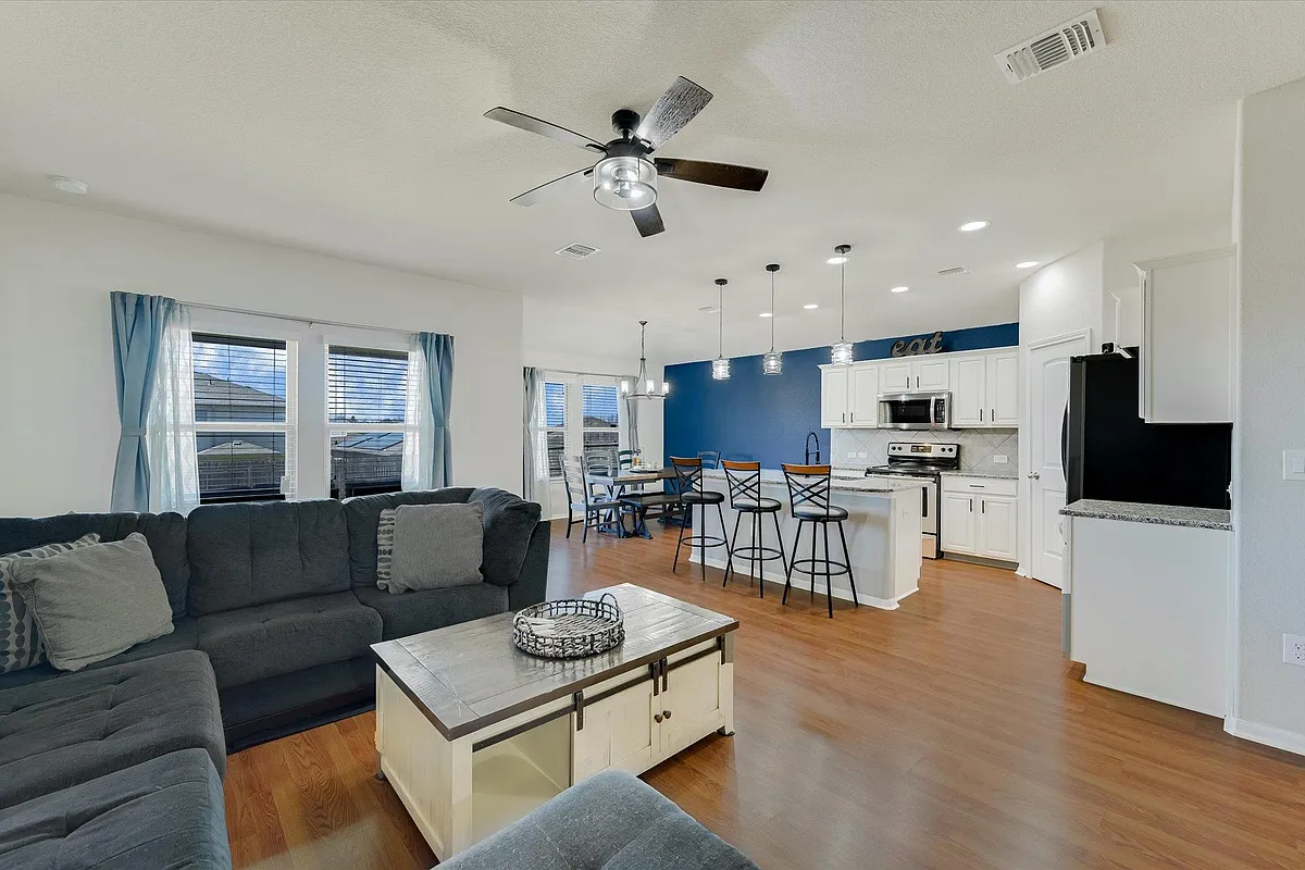 Building Photo - 725 Pinnacle Dr