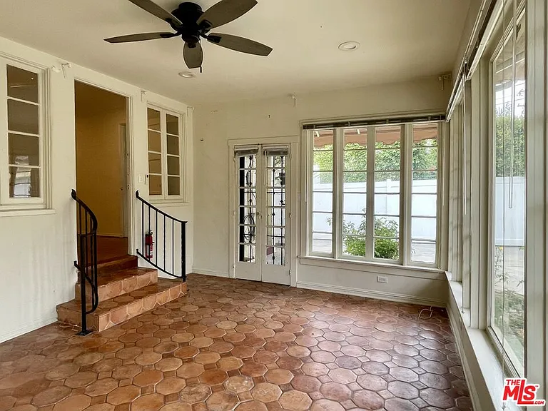 203 N Doheny Dr — Photo 15