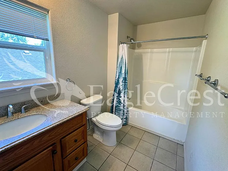 216 N Park St — Photo 31