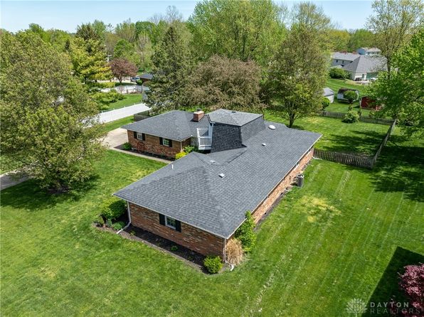 2245 Shenandoah Dr, Troy, OH 45373