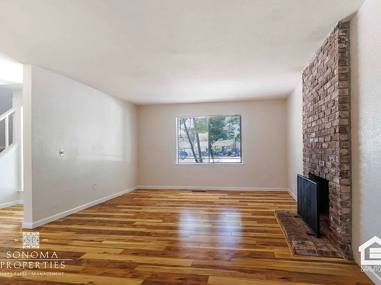 114 Melody Ct — Photo 5