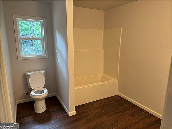 3rd image of 139 Fairlane Dr