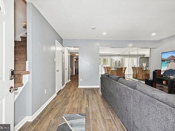 4th image of 4 Rutledge Pl
