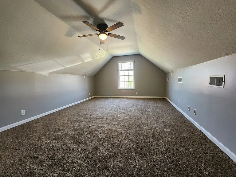 824 Ellie Nat Dr — Photo 43