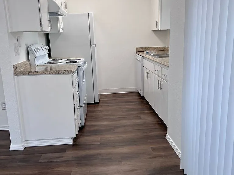3459 Hawthorne Ave NE — Photo 10