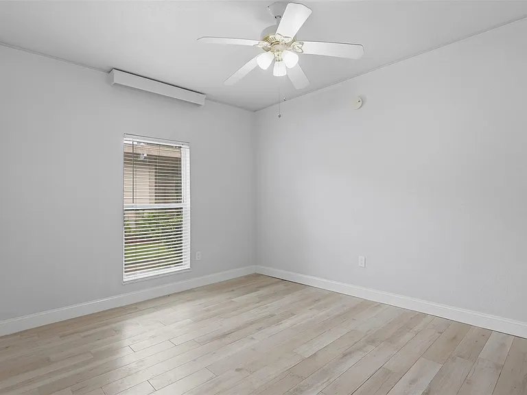 811 Threadneedle St #287 — Photo 7
