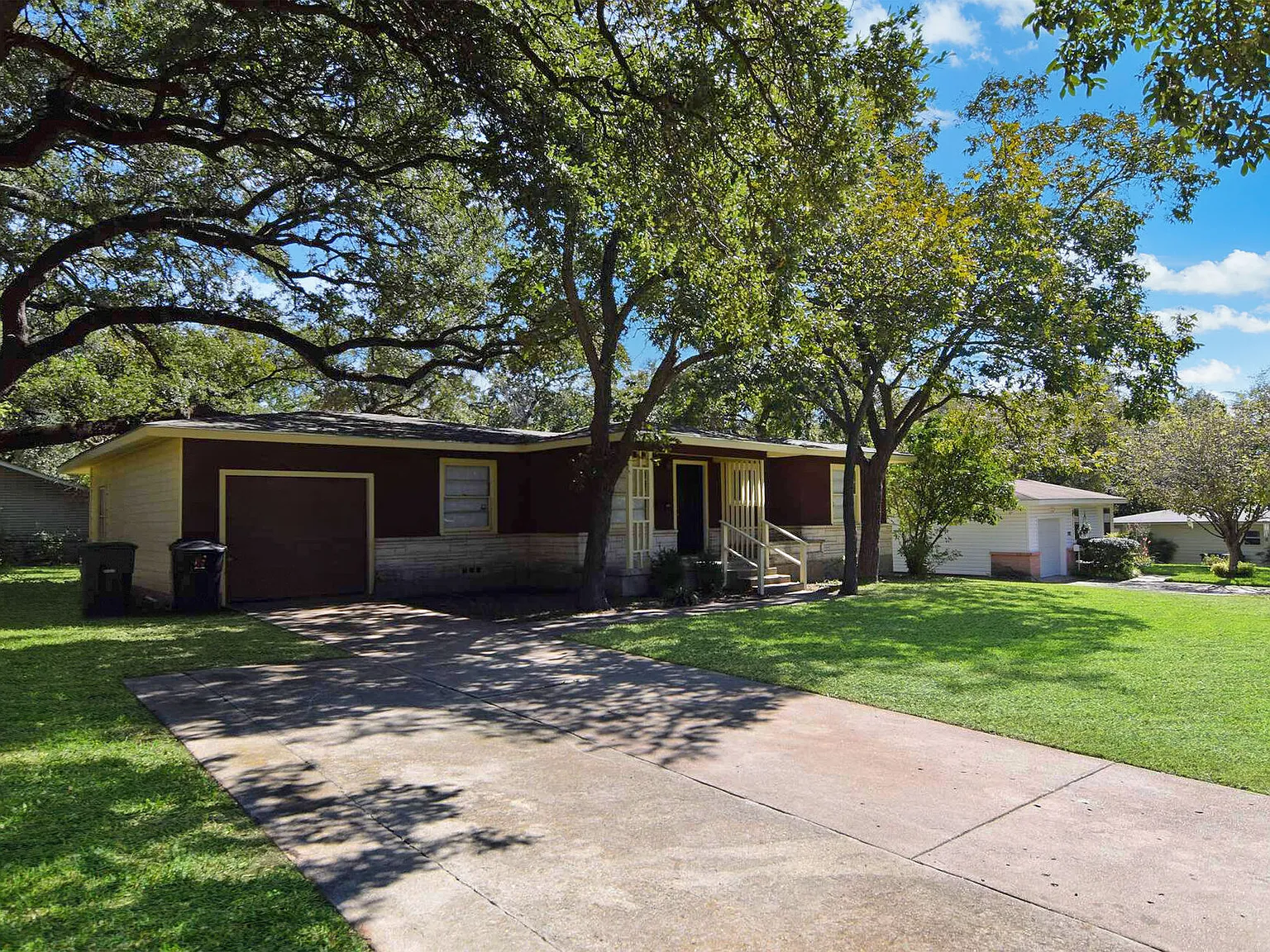 1417 Live Oak, Temple — Photo 2