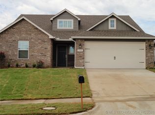 3906 S 13th Pl E, Broken Arrow, OK 74011