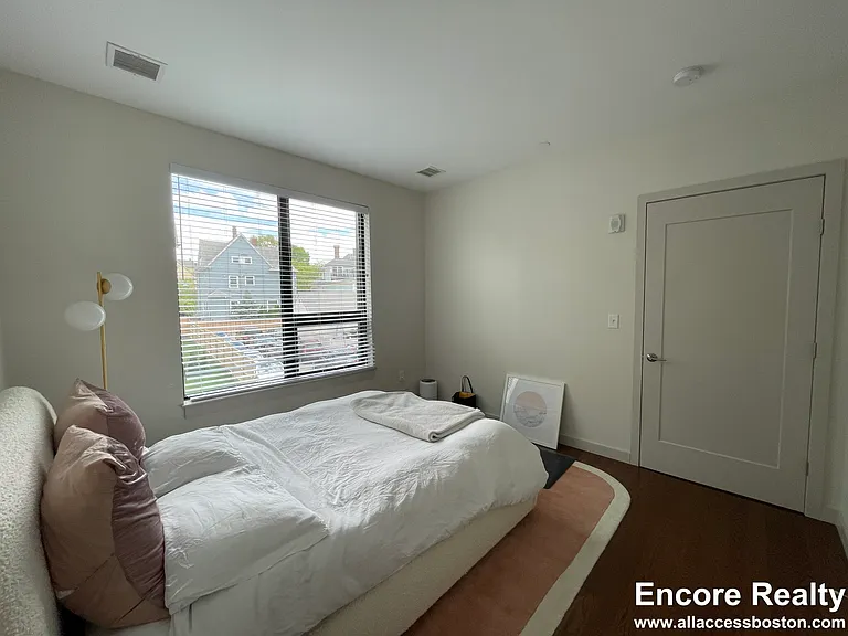 454 Harvard St #204 — Photo 11