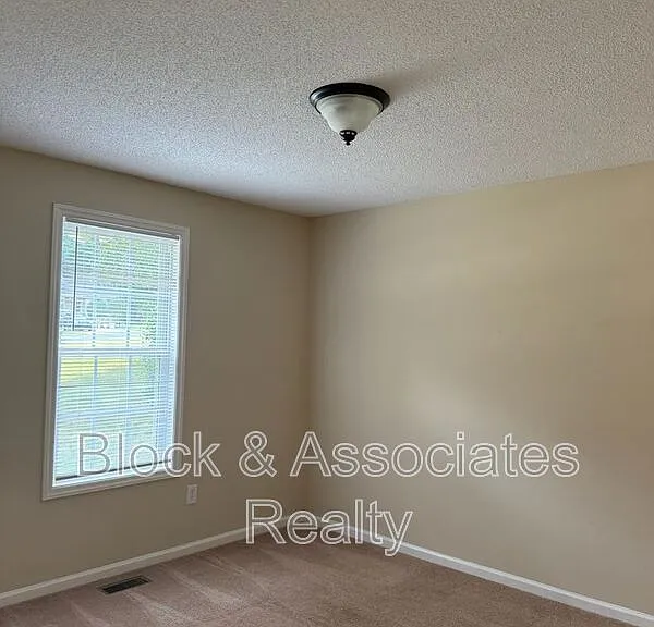 1818 Saddlewood Ct #B — Photo 5