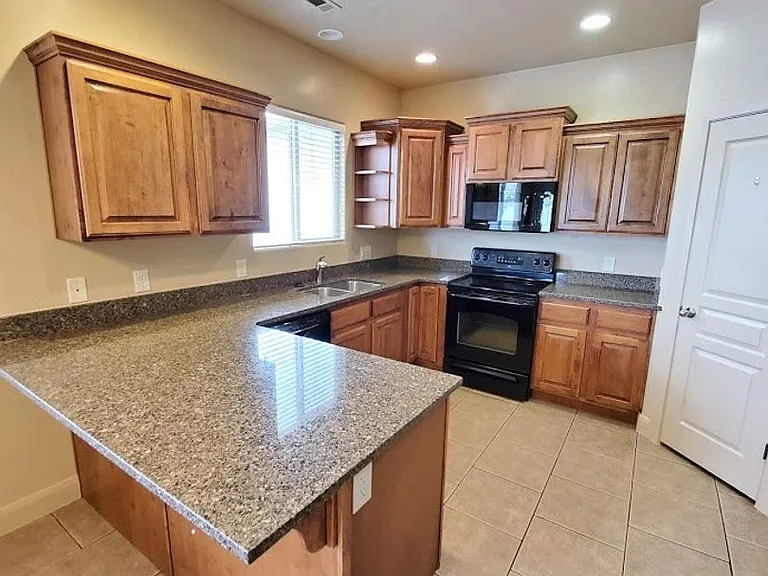 259 N 2940 E — Photo 21