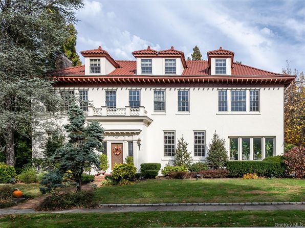 64 Plandome Court, Manhasset, NY 11030