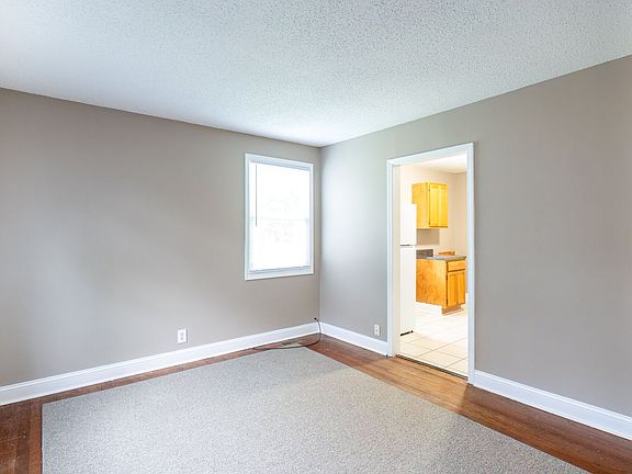 3rd image of 1221 Greenfield Dr