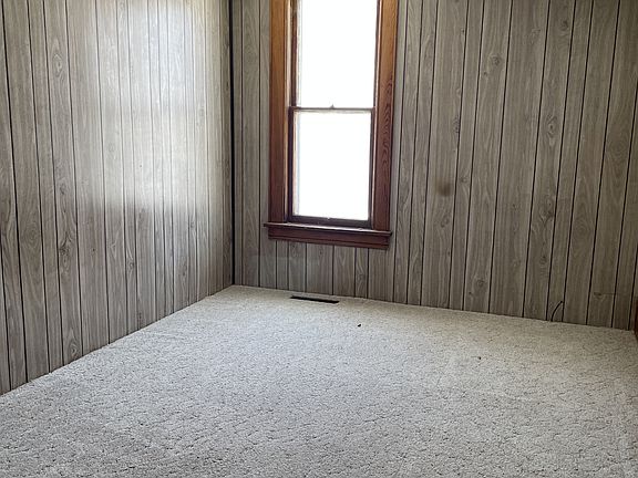4th image of 569 W Broadway Ave