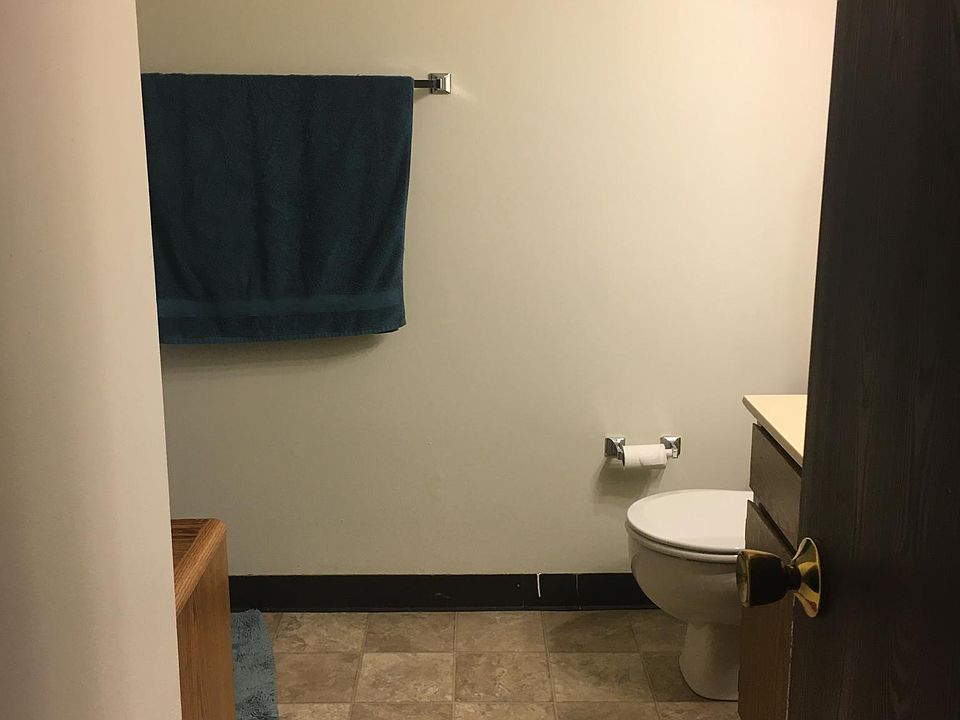 1st image of 933 E Eminence Way