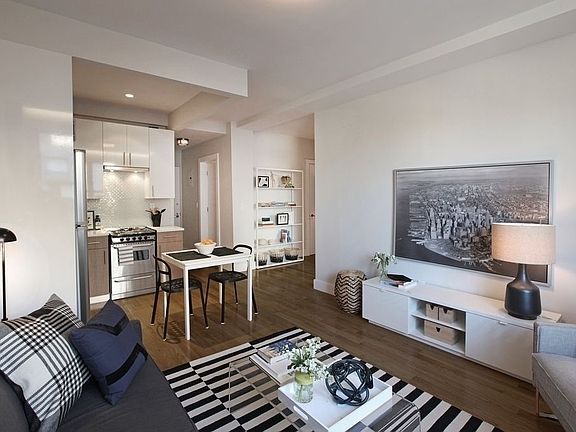 3rd image of 212 W 91st St APT 916