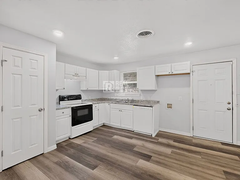 4401 Steven St — Photo 9