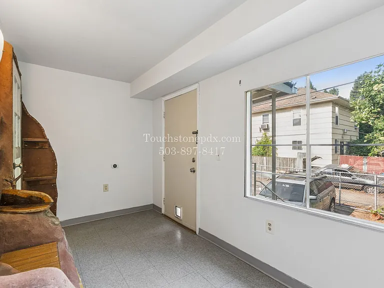 4315-4317 N Gantenbein Ave — Photo 17