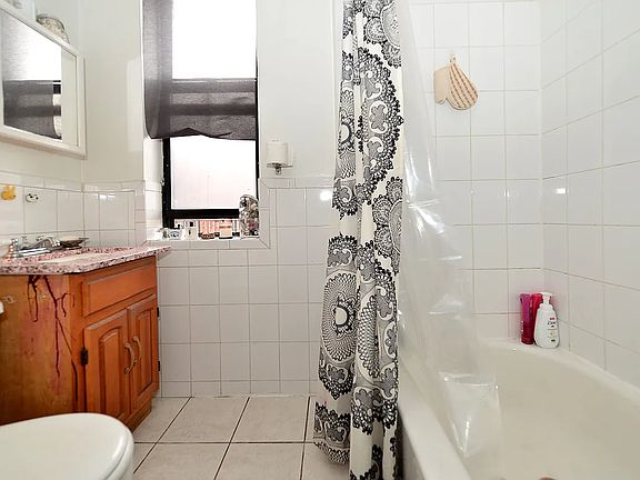 5th image of 138 Orchard St