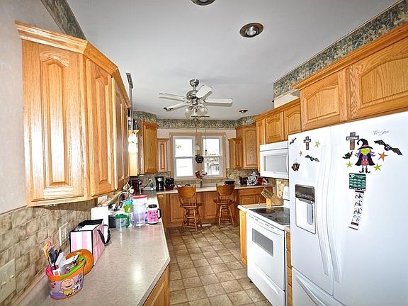 4th image of 303 Armstrong St