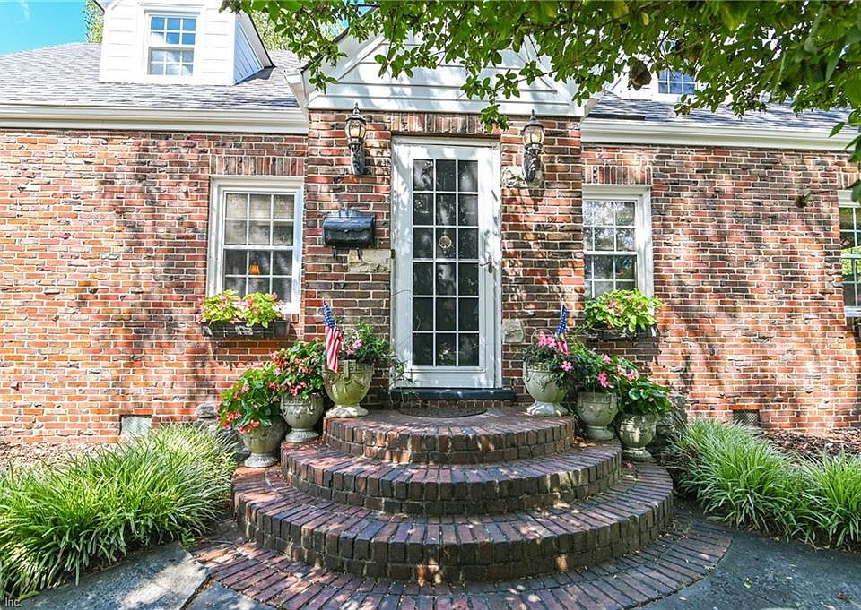 Welcome to 1141 Jamestown Crescent!