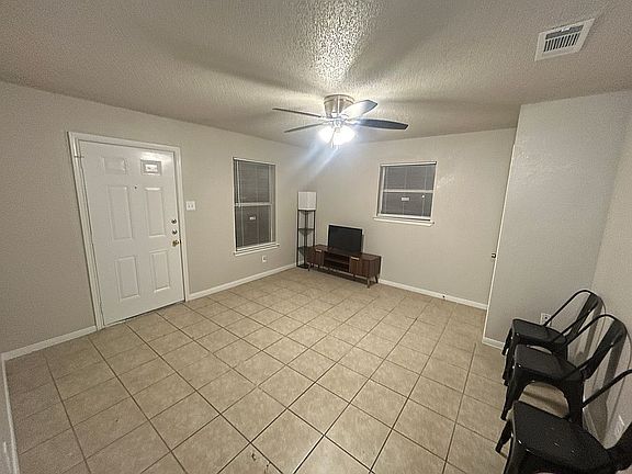 4th image of 1007 York Ave