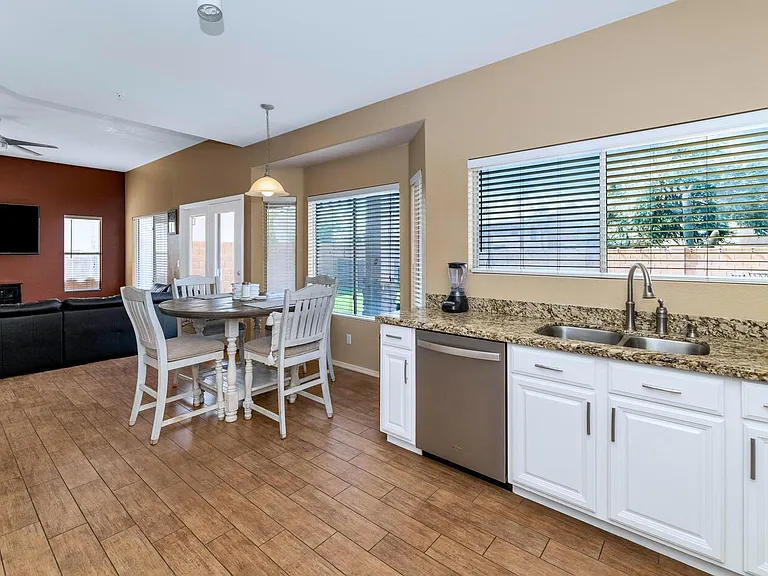 11155 E Laurel Ln — Photo 9