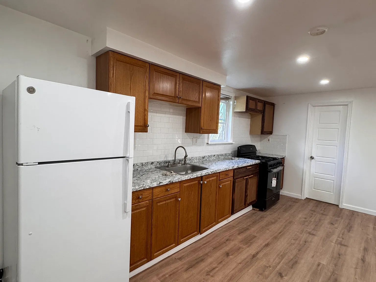 3 bed, 1600 sqft, $1,500 — Photo 2