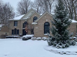 43509 Castlewood Dr, Novi, MI 48375