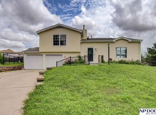 2086 Parker Cir, Omaha, NE 68110