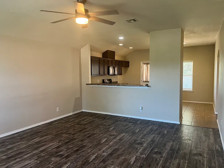 14708 S Hickory Cir — Photo 2