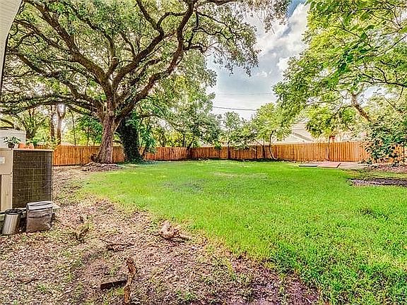 4th image of 202 Fairfax Pl