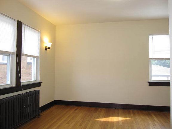 5th image of 2979 Glenmore Ave #3