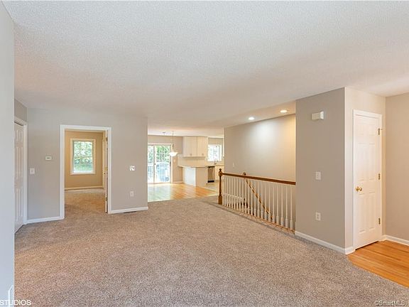 4th image of 17 Glenbrook Dr #17