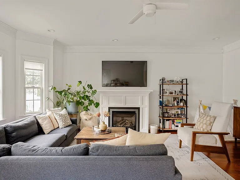 39 Cottage St #2 — Photo 2