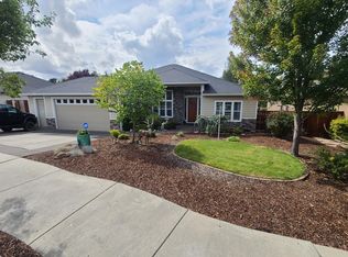 380 Leandra Ln, Eagle Pt, OR 97524