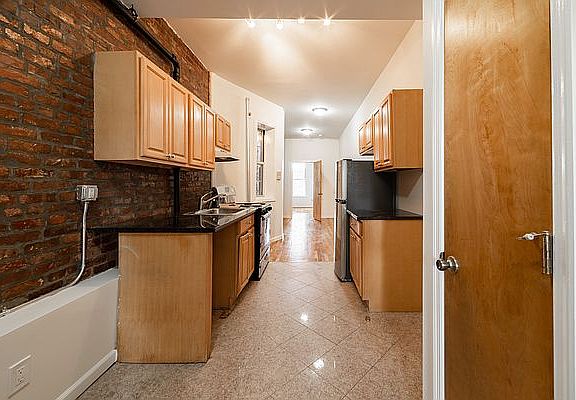 2nd image of 326 21st St APT 4