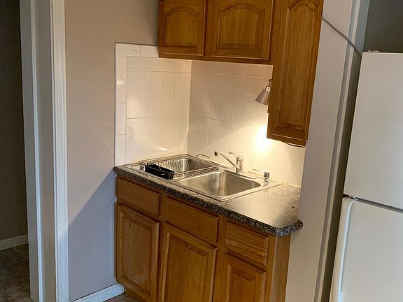 3rd image of 2202 22nd St