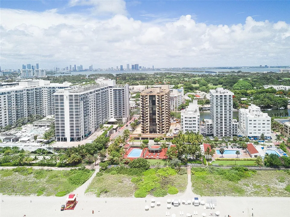2401 Collins Ave #712